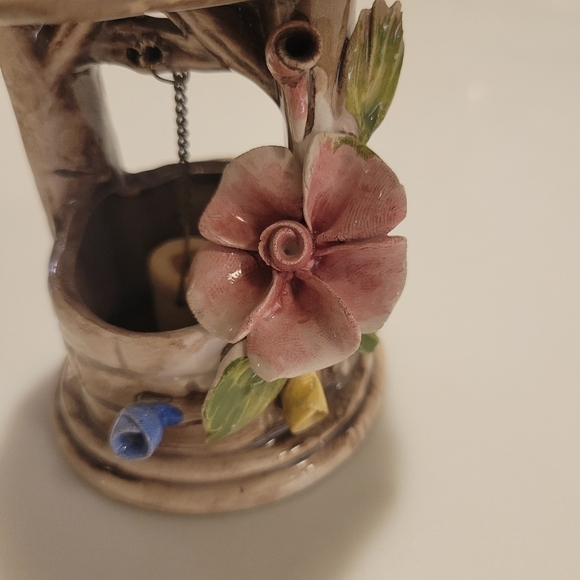 Vintage Capodimonte Wishing Well Ceramic With Flowers - Picture 2 of 5